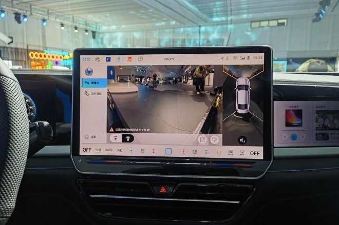 年轻气场全开,实拍上汽大众帕萨特Pro