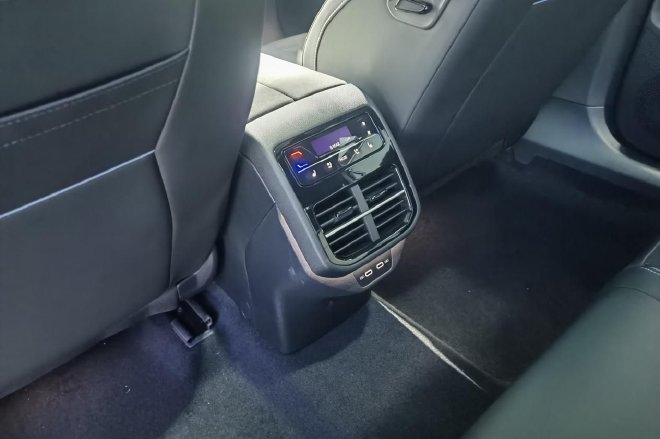 年轻气场全开,实拍上汽大众帕萨特Pro