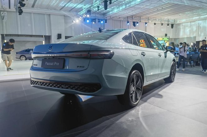 年轻气场全开,实拍上汽大众帕萨特Pro