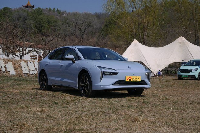 一款均衡实用、一款小巧灵活 试驾羿驰05&易至EV3 Plus