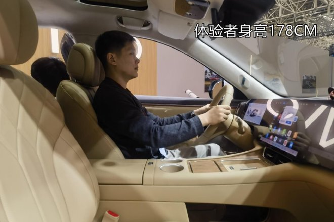 再造一个家用旗舰 静态体验问界M8