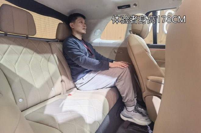 再造一个家用旗舰 静态体验问界M8