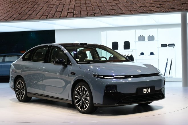 2025上海车展:零跑B01亮相