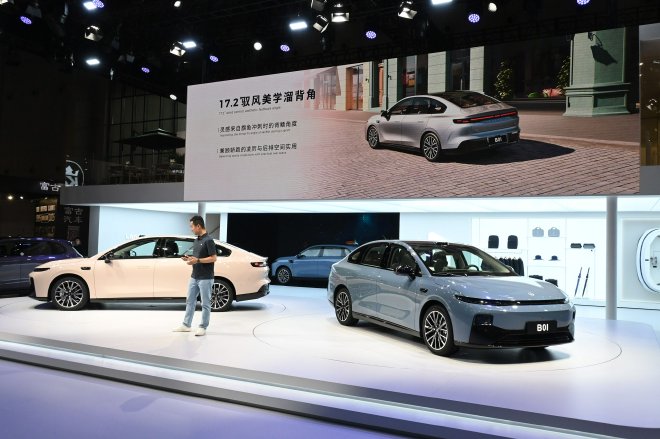 2025上海车展:零跑B01亮相