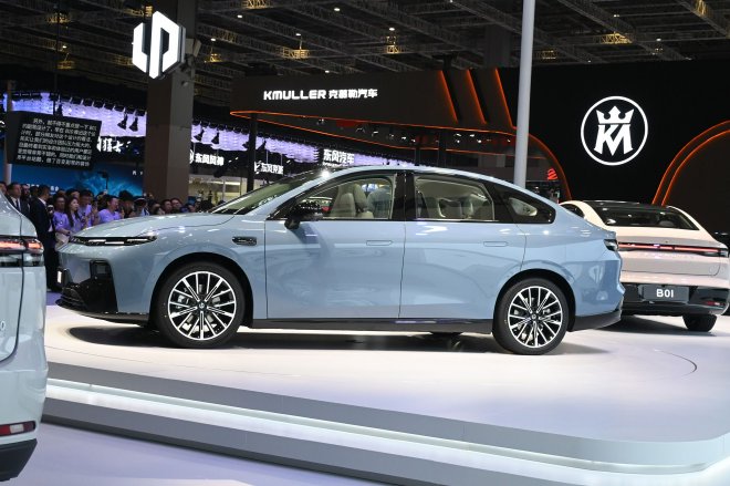 2025上海车展:零跑B01亮相