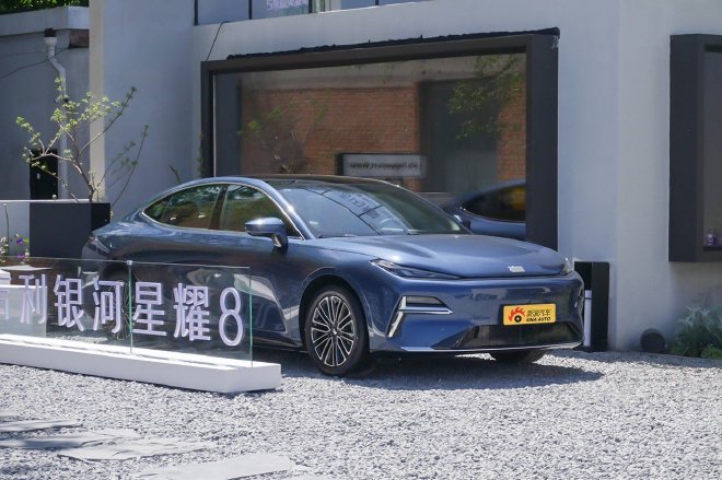 一台油耗可以很低的中大型轿车 试驾吉利银河星耀8 EM-i