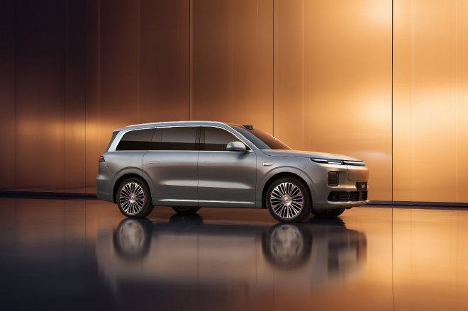 零跑D19全球首秀:朱江明称TA为旗舰中的旗舰