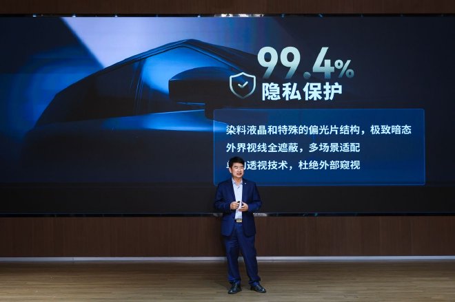 小鹏与福耀集团联合开发 小鹏GX首块AI调光隐私玻璃量产交付