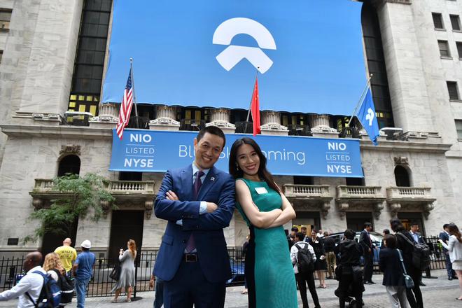 蔚来创始人兼CEO李斌(左)与妻子