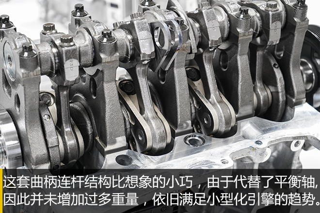 注:为展现可变结构,发动机缸体为倒置展示,图下方为缸盖方向