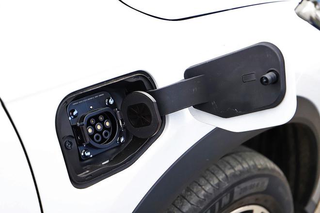 它是年轻人的首台纯电动车 试驾小鹏G3