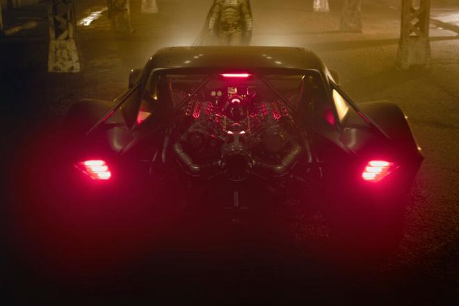 《蝙蝠侠》系列电影新蝙蝠车图片首曝 中置引擎/肌肉感十足