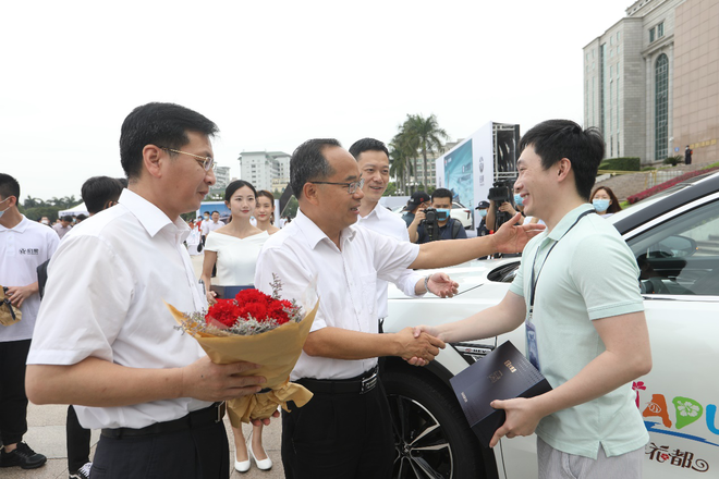 全民“加V” 启辰星花都区百台交车仪式花漾启航