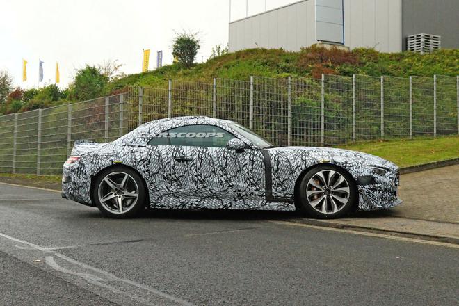 全新一代梅赛德斯-AMG SL 63谍照首曝 采用独特前后轮圈设计