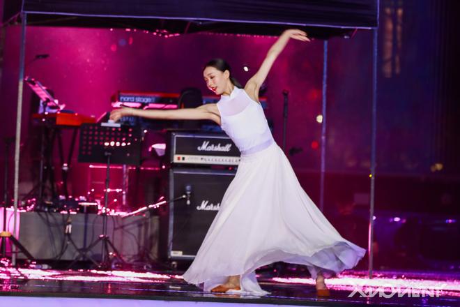 小鹏车主演绎唯美舞蹈