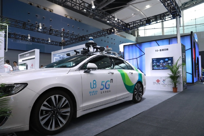 智能座舱绑定手机终端?新能源车企如何建立生态壁垒?