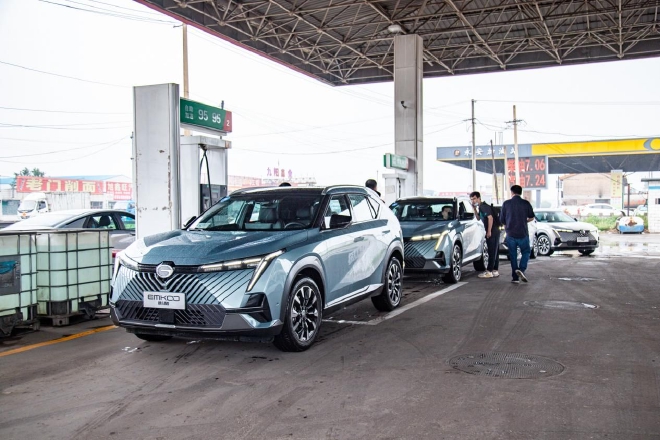 传祺钜浪混动GMC2.0极限首测,一箱油最长跑1711km,百公里油耗3.2L