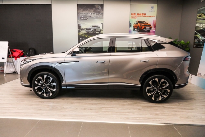 实拍第三代荣威RX5 实现全面进化