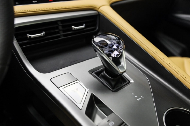 实拍第三代荣威RX5 实现全面进化