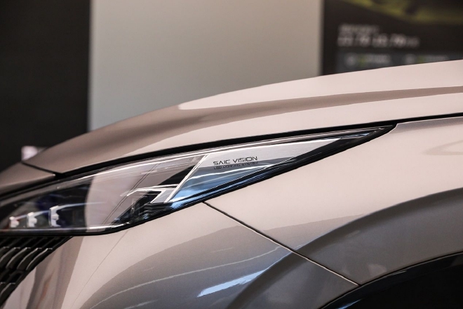 实拍第三代荣威RX5 实现全面进化