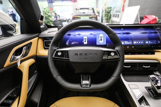 实拍第三代荣威RX5 实现全面进化