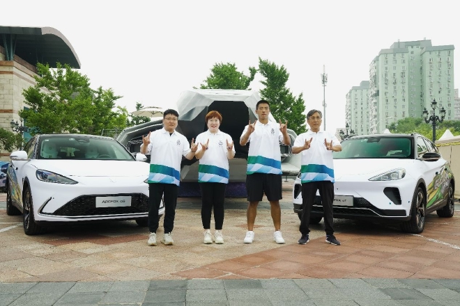 极狐阿尔法S、阿尔法T国安版极狐行动北京站亮相