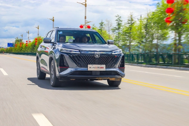 外观不是重点 试驾第二代长安CS75 PLUS