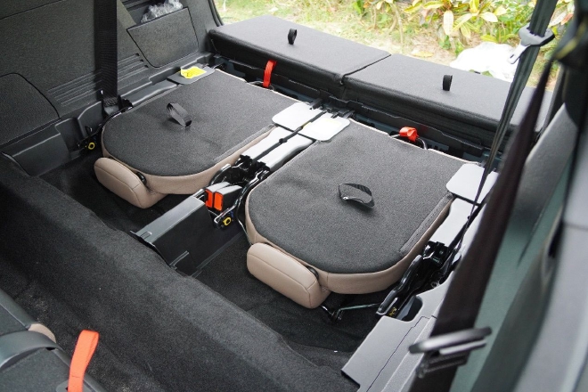 换装全新盾形狮标 实拍东风标致新5008终身荣耀限量版7座