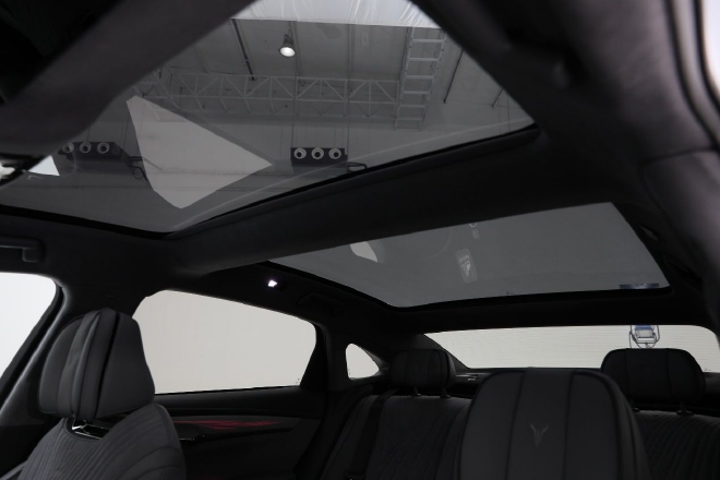 实拍岚图追光:岚图品牌的首款轿车