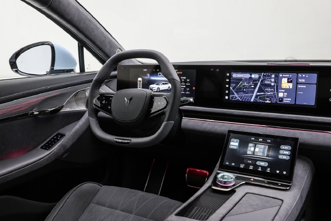 实拍岚图追光:岚图品牌的首款轿车