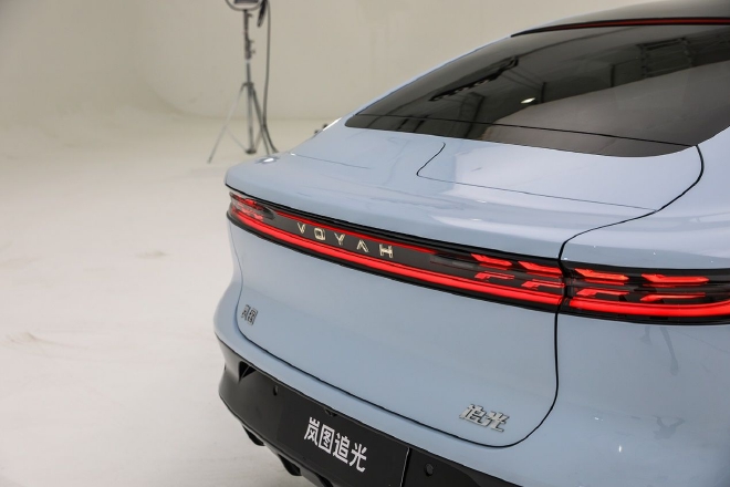 实拍岚图追光:岚图品牌的首款轿车