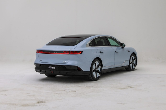 实拍岚图追光:岚图品牌的首款轿车