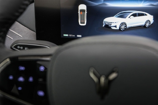 实拍岚图追光:岚图品牌的首款轿车