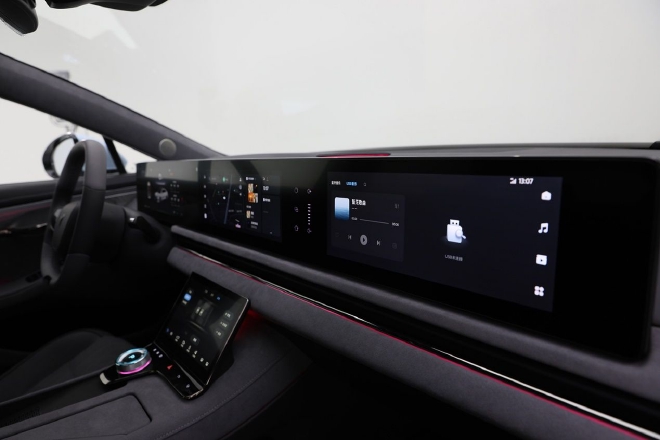 实拍岚图追光:岚图品牌的首款轿车