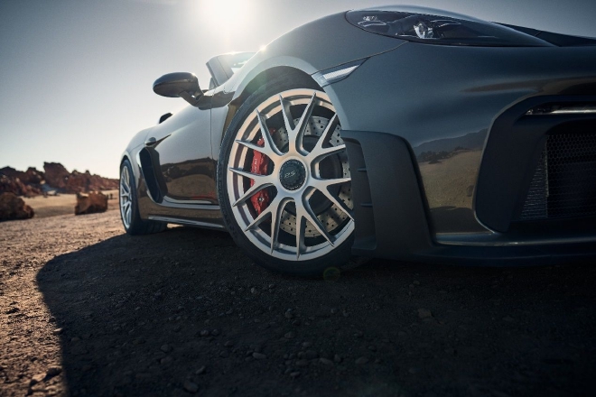 保时捷中置跑车又一力作:718 Spyder RS启动预售