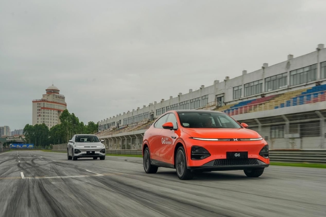 整车坐拥358kW最大功率、660N·m峰值扭矩,仅0.15秒内就能爆发出最大动力,最快百公里加速仅3.9秒