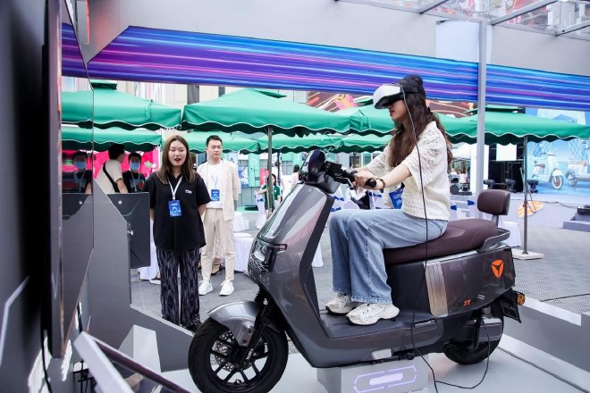 领航实力,见证不凡!权威媒体齐聚2023雅迪冠能产品经理见面会