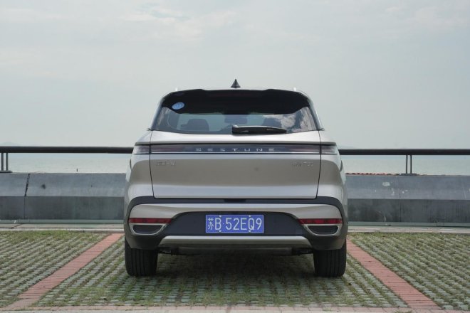 让家用场景更舒心 试驾一汽奔腾T90