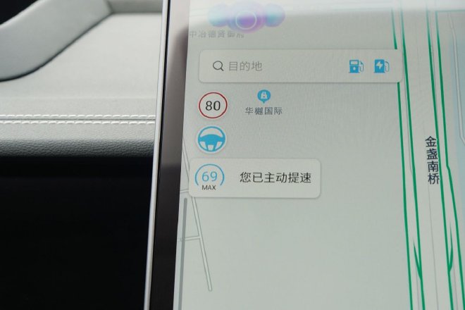 配置升级价格喜人 试驾2024款哪吒S 增程后驱1060版