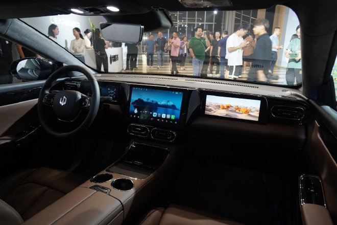 售14.58万起 零跑C01/C11超级增程版上市