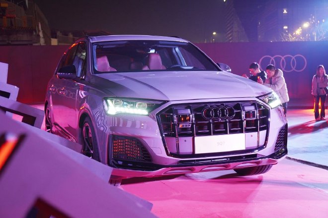 限量300台 奥迪SQ7暗夜骑士版售价116.98万