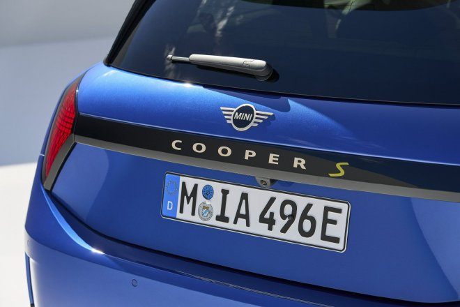 全新纯电动MINI COOPER亮相工信部 将面向全球销售