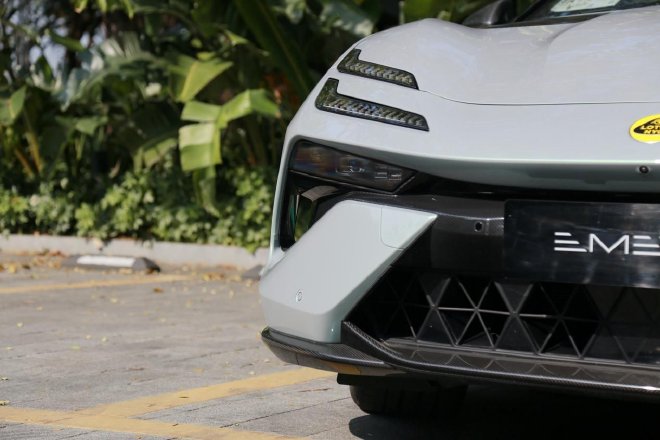 翩若“繁花”,试驾路特斯EMEYA