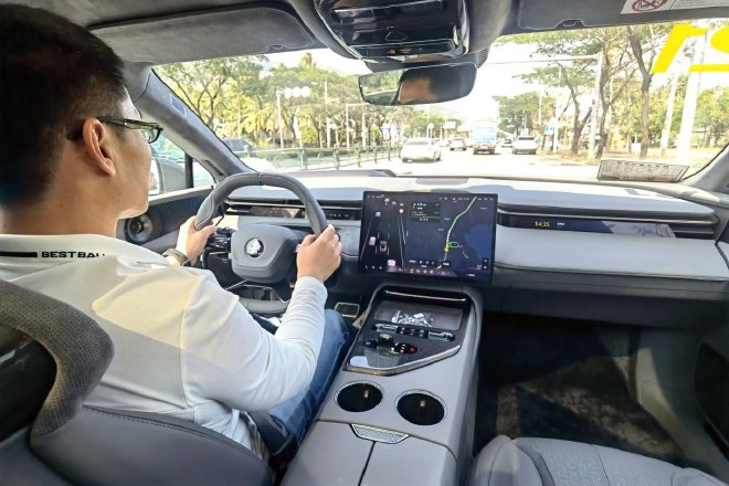 翩若“繁花”,试驾路特斯EMEYA