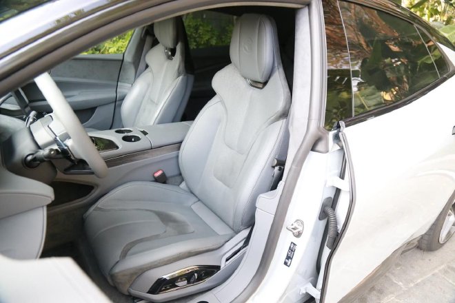 翩若“繁花”,试驾路特斯EMEYA