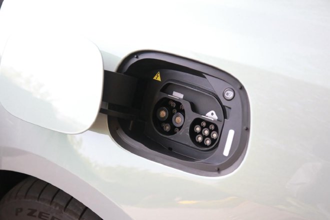 翩若“繁花”,试驾路特斯EMEYA