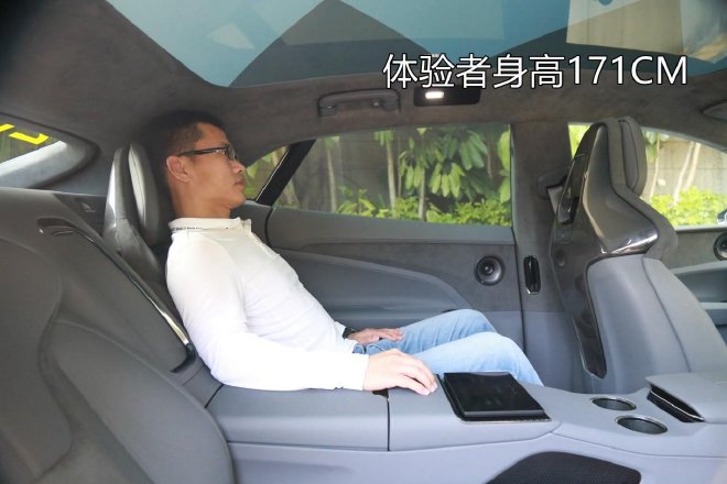 翩若“繁花”,试驾路特斯EMEYA