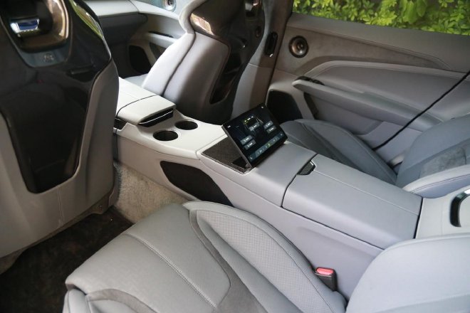 翩若“繁花”,试驾路特斯EMEYA