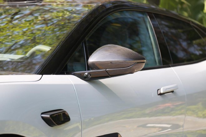 翩若“繁花”,试驾路特斯EMEYA