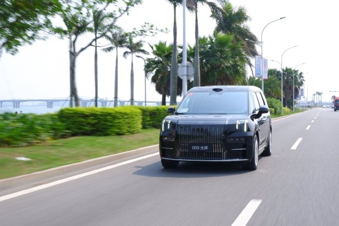 一把座椅价值50万?!沉浸式体验极氪009光辉